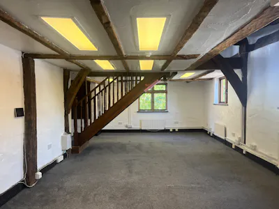 39 High Street, Crawley, Office / Retail For Sale - IMG_1273.JPG