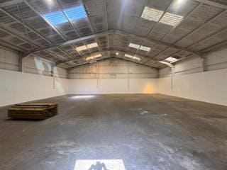 Whites Barn E, Basildon, Industrial To Let - Pic Whites Barn E 1.jpg
