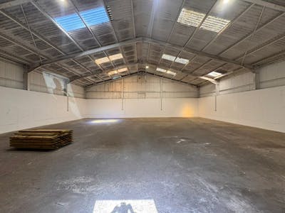 Whites Barn E, Basildon, Industrial To Let - Pic Whites Barn E 1.jpg