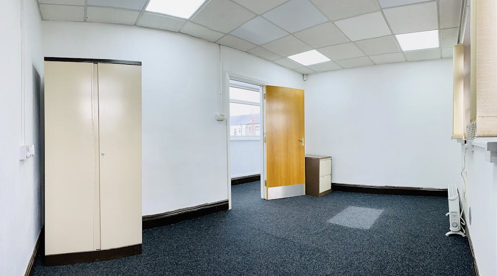 UNIT 2C, Broadfield Industrial Estate - IMG_E0997.JPG