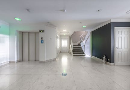 76 Crown Road, Twickenham, Office To Let - 76 Crown Road int.jpg