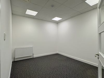 Unit C, 33 The Ridgeway, Iver, Industrial / Warehouse To Let - IMG_7438.JPEG