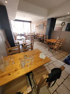 242 Burton Road, Manchester, Leisure / Retail To Let - 20230317_150231.jpg