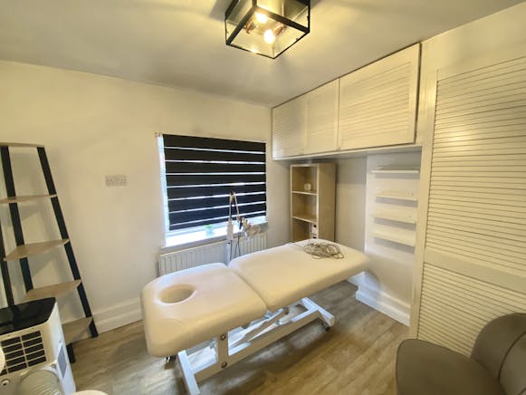 47-47a High Street South, Dunstable, Retail For Sale - IMG_1980.JPG