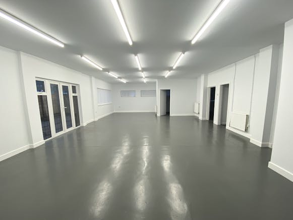 184 Park Street, Luton, Office / Retail To Let - IMG_2039.JPG