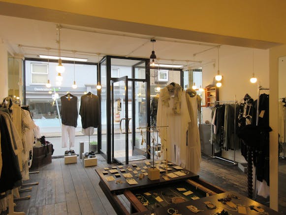 6 Baker Street, Weybridge, Retail To Let - IMG_1262.JPG