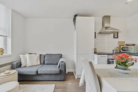 Borough High Street, London, Residential Flat To Let - Open Plan Kitchen/Reception Room