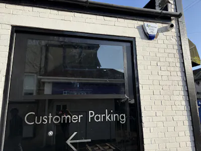 210-212 High Road, Benfleet, Retail To Let - P02 - Customer parking sign.jpg