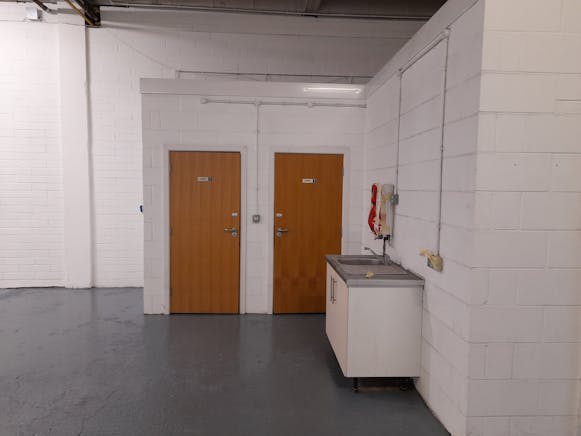 Unit B Consort House, Newbury, Industrial / Warehouse To Let - 20251020_112805.jpg