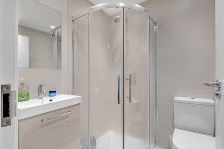 125 Putney High Street, London, Residential Flat To Let - Ensuite