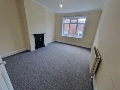 107/107a High Street, Portsmouth, Office / Retail For Sale - 20261008_160500.jpg