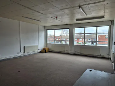 Unit 17, Stockport, Industrial/Logistics / Office To Let - 20260202_112023.jpg
