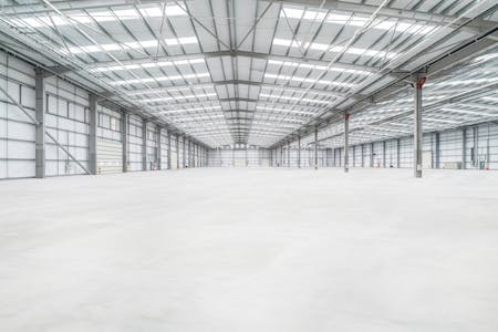 Northfleet 168, Gravesend, Industrial / Warehouse To Let - 169 Northfleet - Warehouse 1.jpg