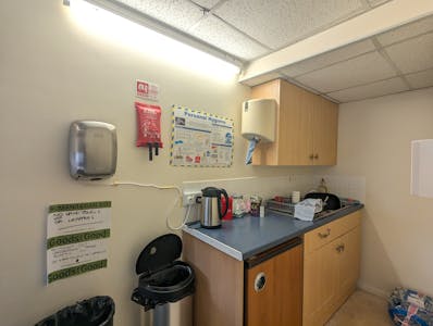 Unit P-Q, Watford, Office / Warehouse To Let - PXL_20260416_090923161.jpg