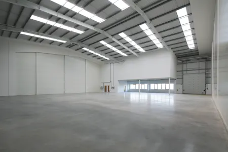 Unit 4, Communications Park, Heathrow, Industrial/Logistics / Industrial / Warehouse To Let - 019 Communication Park.jpg