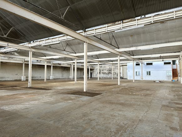 Unit 11a Britannia Estate, Luton, Industrial To Let - 4.JPG