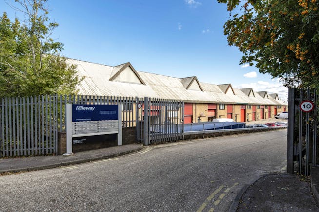 Unit 2 The Rutherford Centre, Basingstoke, Industrial To Let - EDIT_20250923Mileway031920x1280.jpg