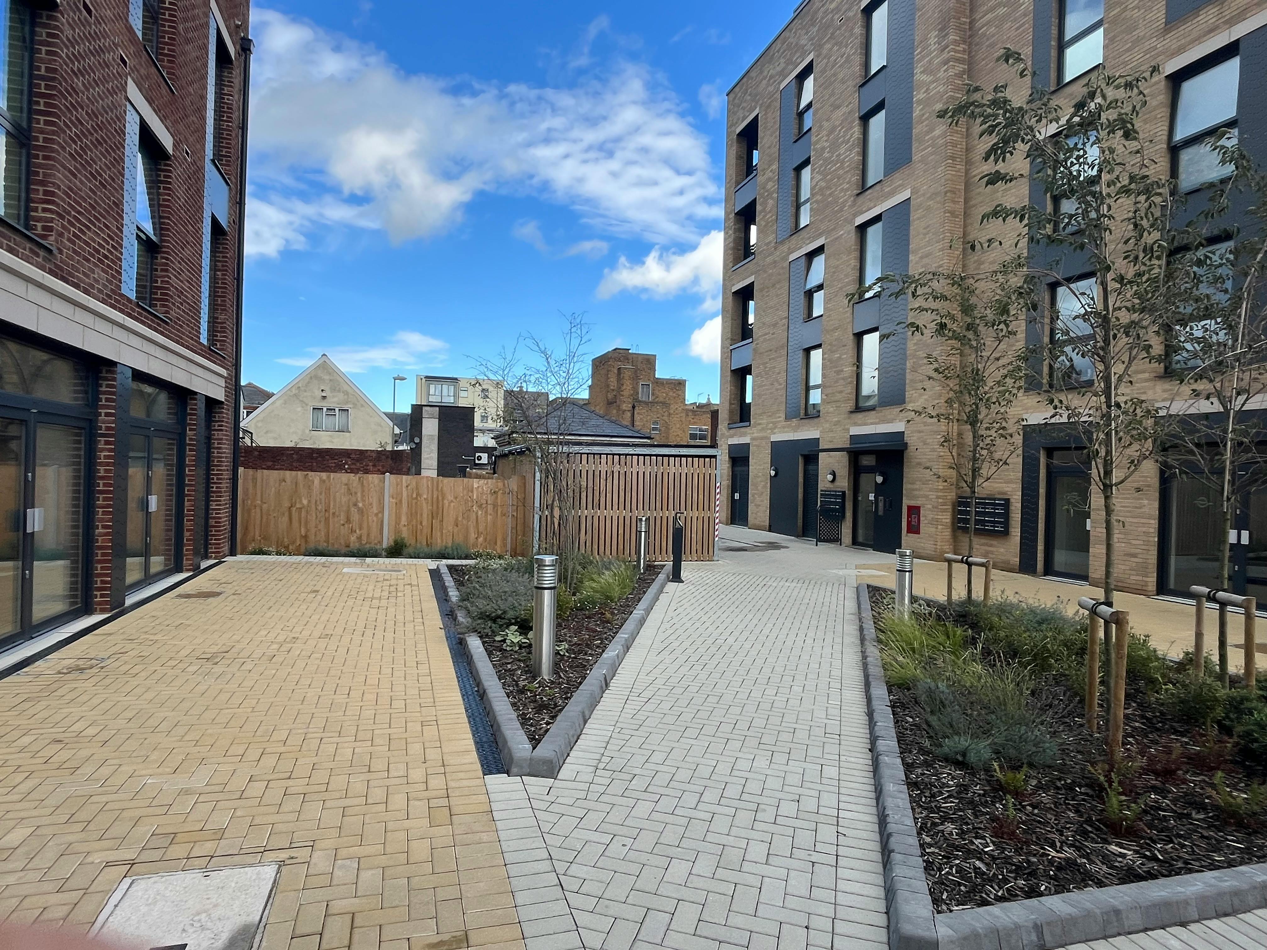 Retail/Shop in Eastleigh - photo 4