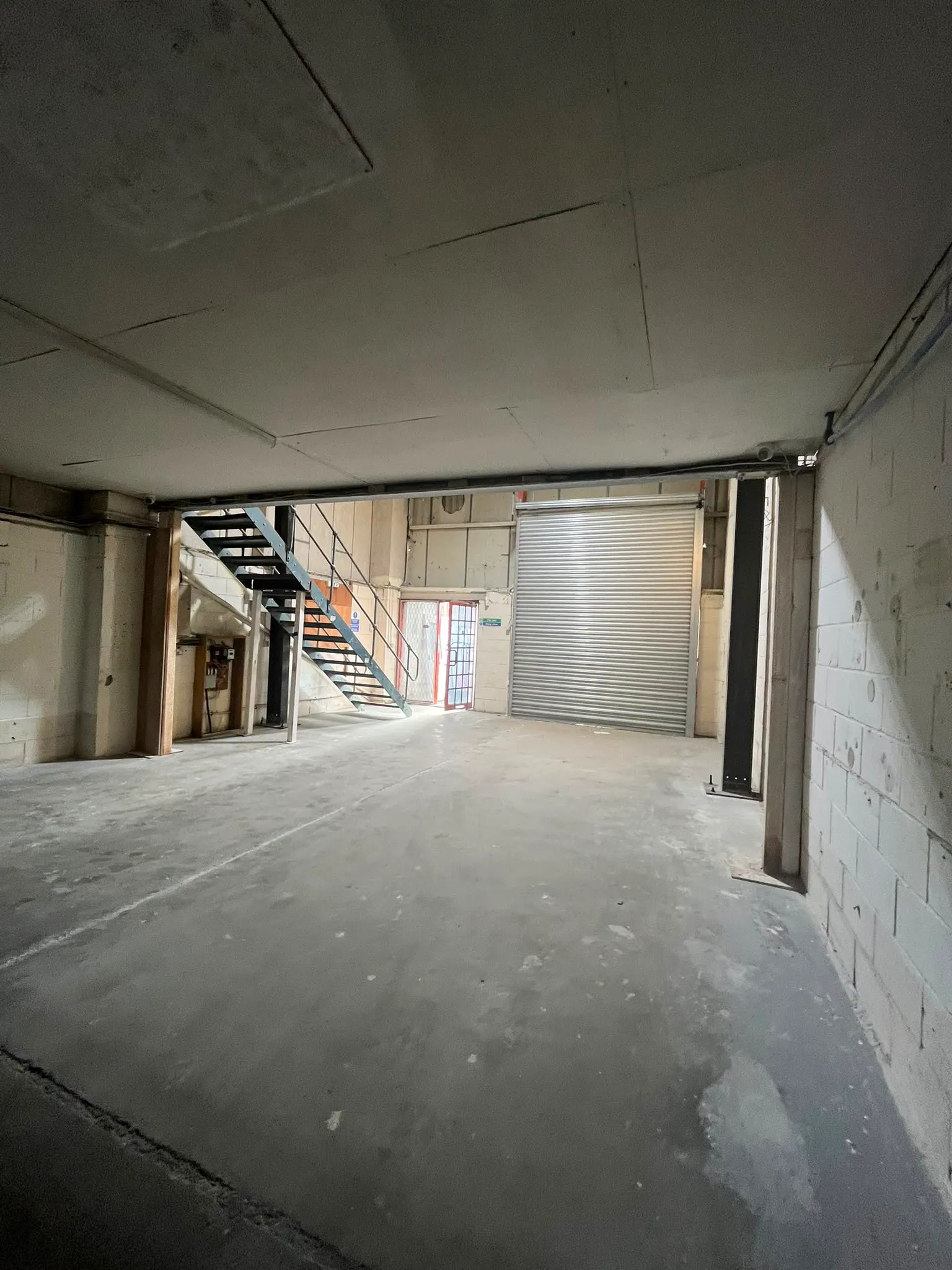Unit 6, Hayes, Industrial To Let - 20260817_162727000_iOS 1 3.jpg