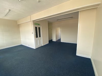 21 Market Place, Newark, Retail To Let - IMG_5953.JPG