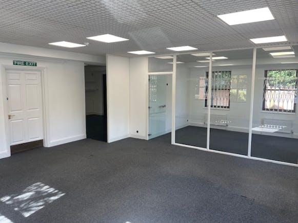 Ground Floor, 5 Cheapside Court, Ascot, Offices To Let - image4.jpeg