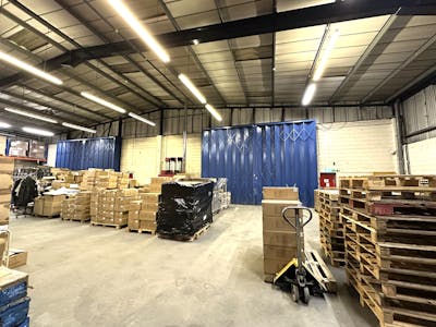 622 Western Avenue, Park Royal, Industrial To Let - 20260114_163513391_iOS.jpg