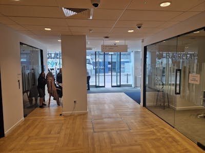 20 Fulham Broadway, London, High Street Retail Lease Assignment - Fulham internal.jpg