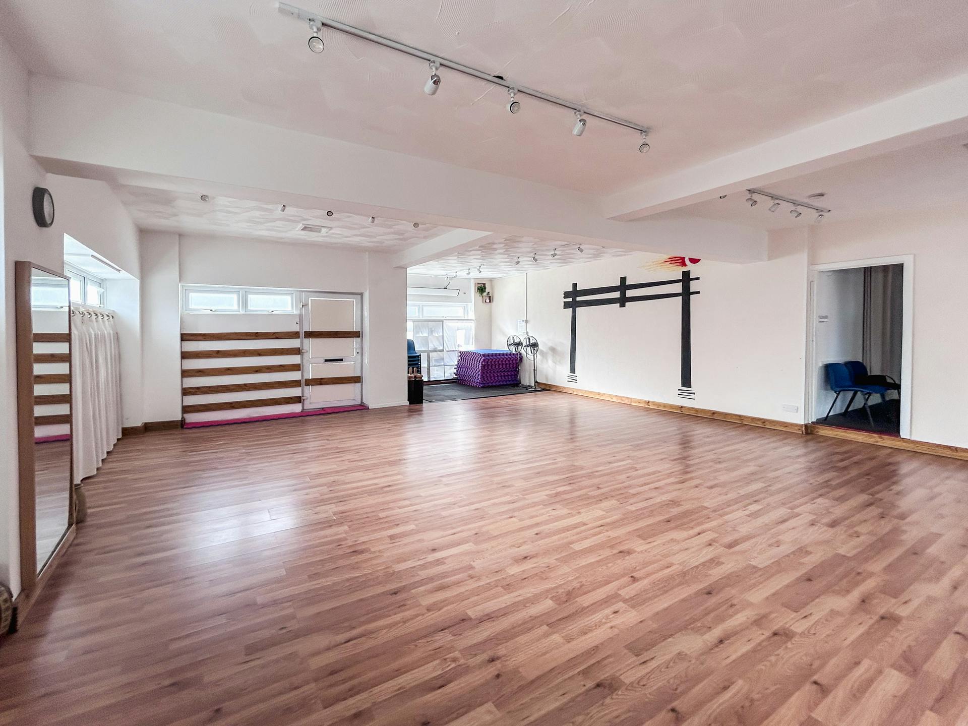 Retail/Shop in Bournemouth - photo 2