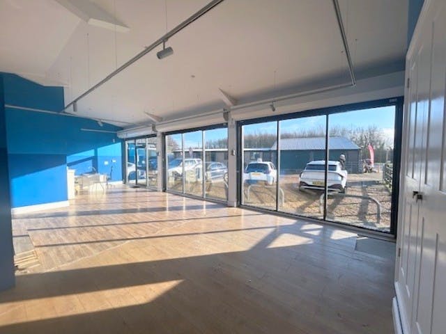 Unit 7, Guildford, Retail To Let - Internal shot a i.jpg