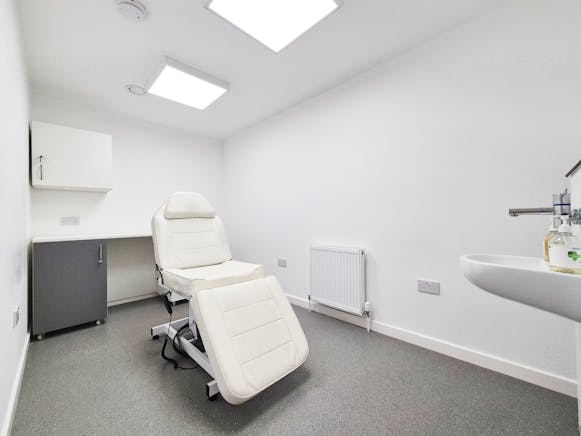 1827 Maryhill Road, Glasgow For Sale - room4_1.jpg