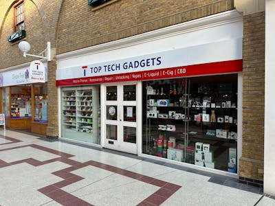 18 Market Place, Burgess Hill, Retail / High Street Retail / Retail - In Town / Shopping Centre To Let - IMG20231129WA0006.jpg