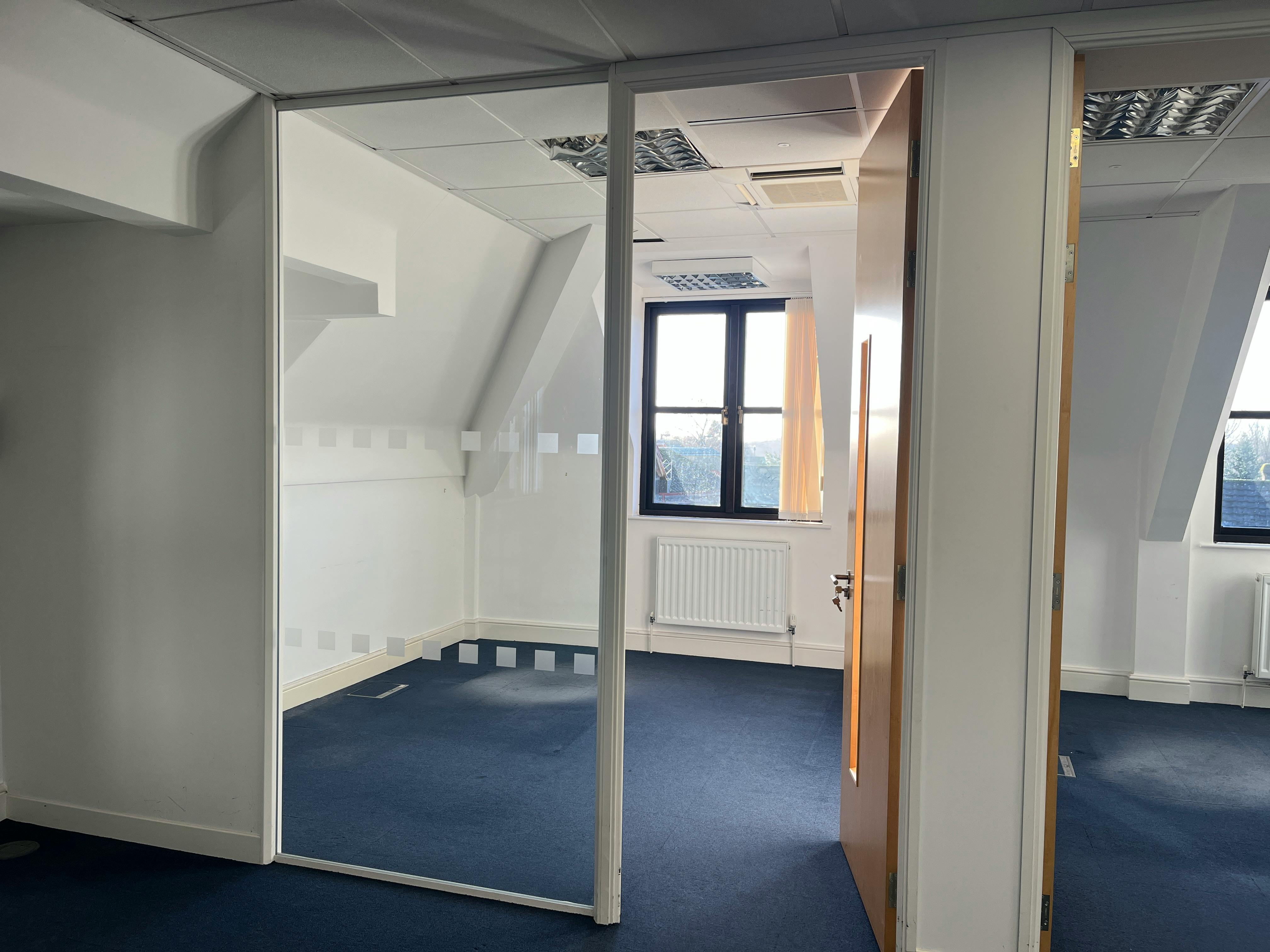 5 Chalfont Court, Amersham, Offices To Let - IMG_8516.JPG