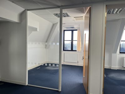 2nd Floor Office Suite, 5 Chalfont Court, Amersham, Office To Let - IMG_8516.JPG