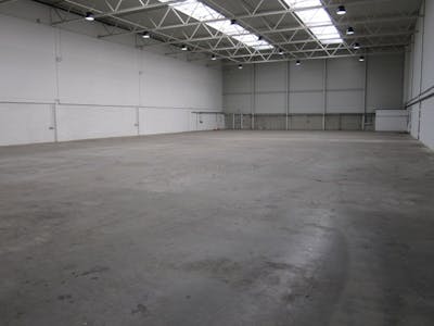 Unit 3a, Thatcham, Industrial / Logistics / Trade Counter / Warehouse / Industrial / Warehouse To Let - Transigo Unit 3b Warehouse 1.JPG