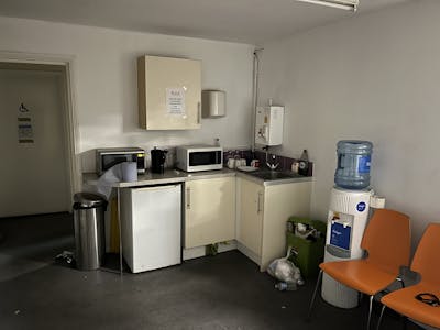 2C Tomo Industrial Estate, Uxbridge, Warehouse To Let - 2C Tomo - Kicthenette.jpg