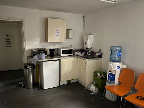 2C Tomo Industrial Estate, Uxbridge, Industrial To Let - 2C Tomo - Kicthenette.jpg