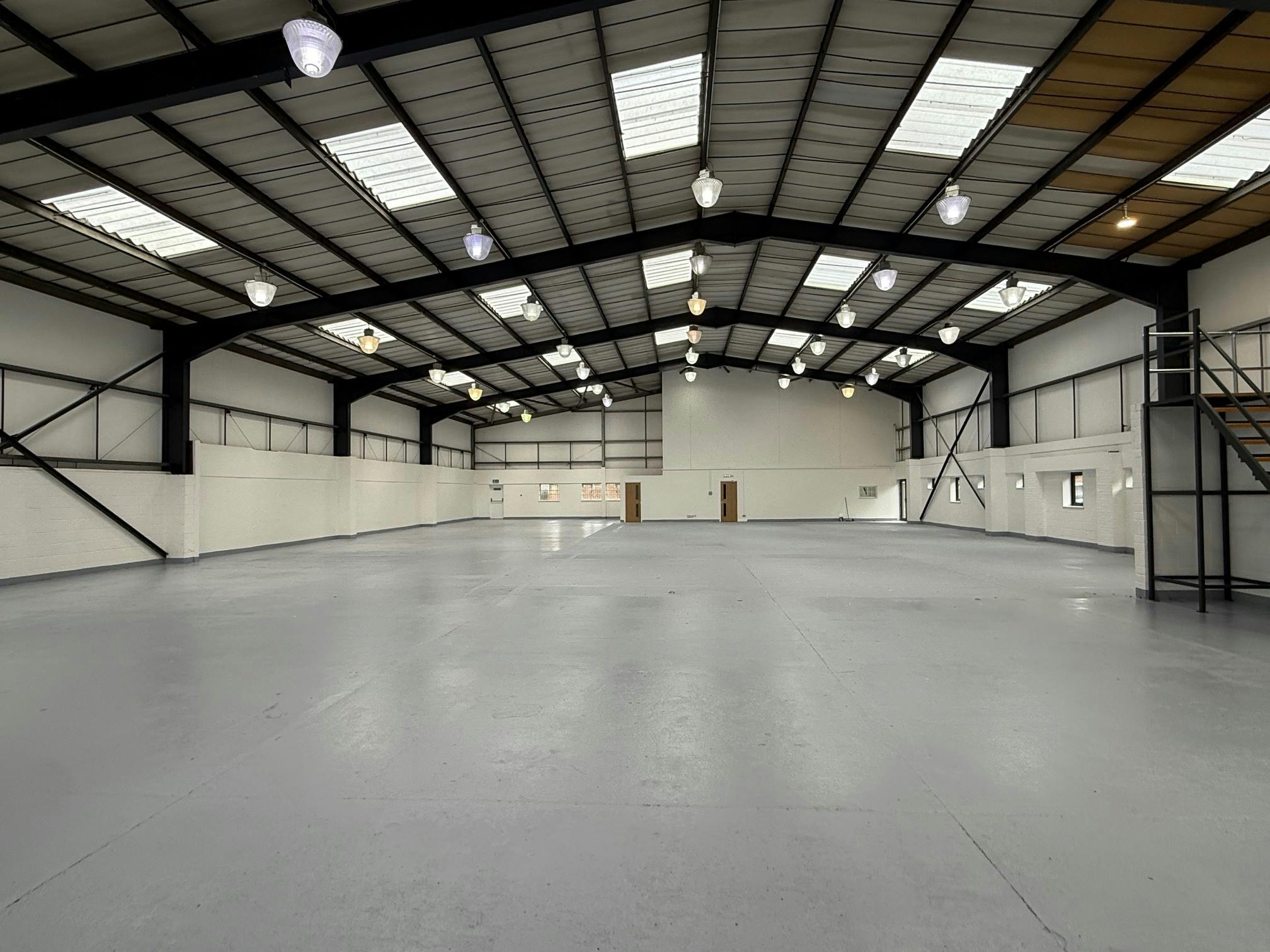 Unit 4 Hawksworth Trading Estate, Wyndham Road, Swindon, Industrial To Let - Internal 003.jpg