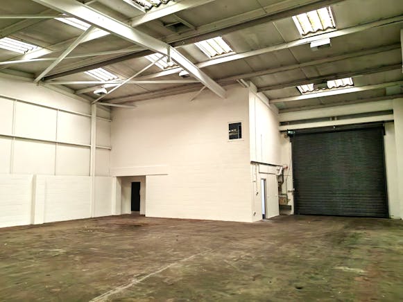 Unit 23 Airlinks Industrial Estate, Heston, Industrial / Warehouse To Let - 2.jpg