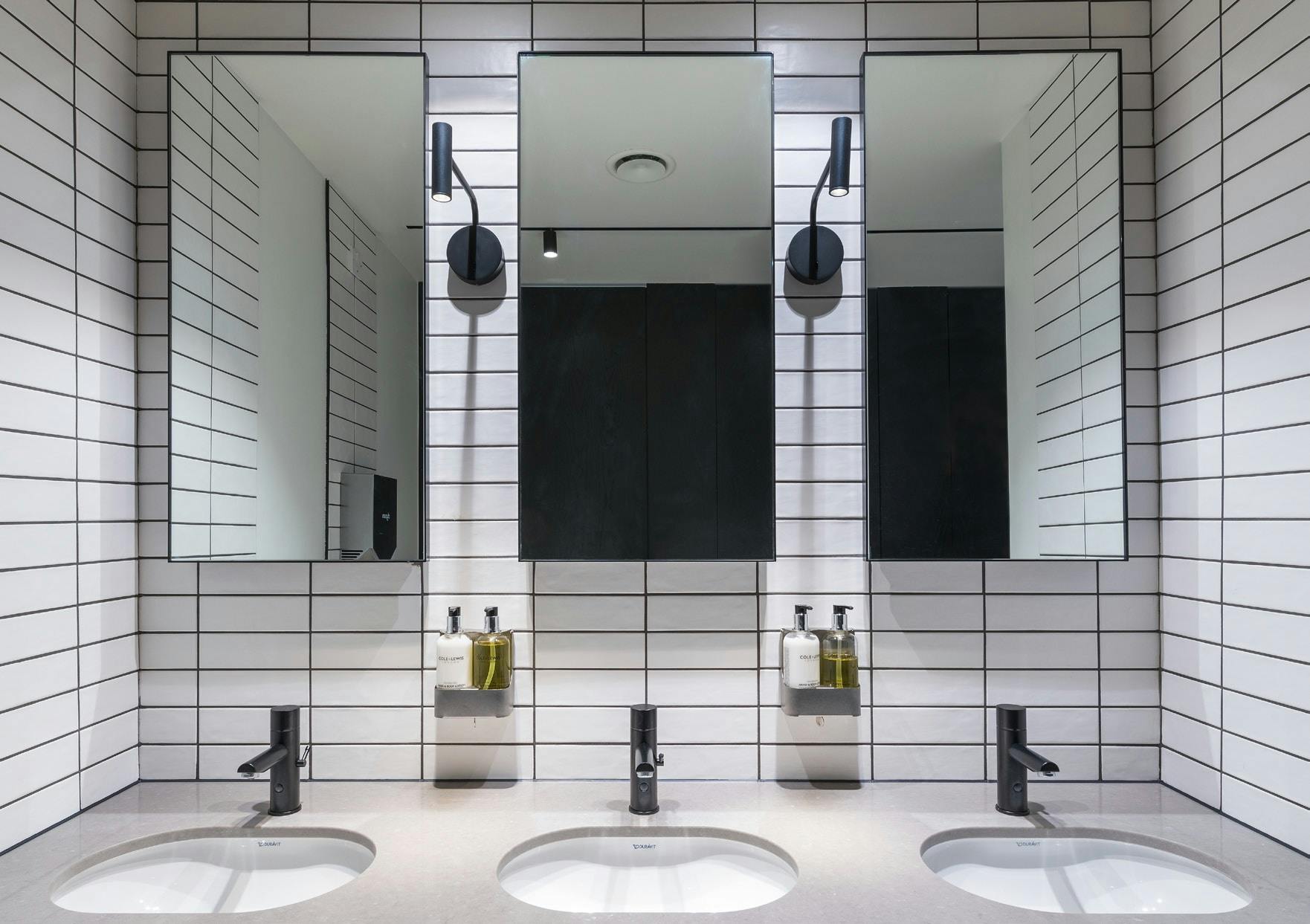 Office in Staines-upon-Thames - photo 3