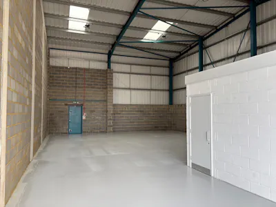Unit 2 Dencora Centre, St Albans, Warehouse To Let - 5.jpg
