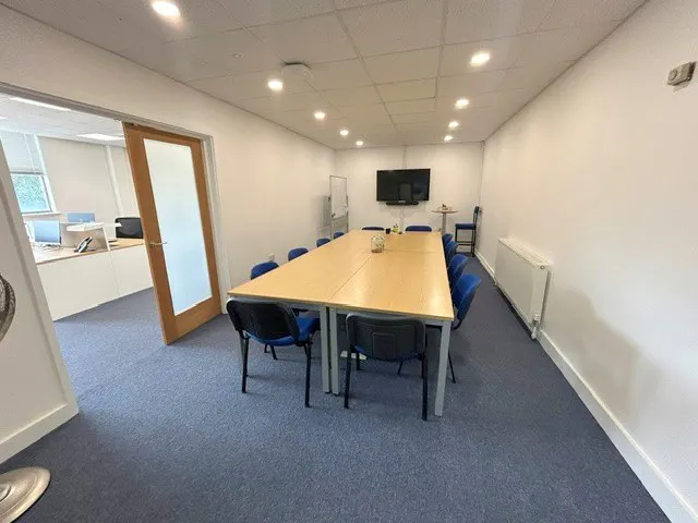 Kardelton House, Windsor, Office To Let - FF Board Room ii.jpg
