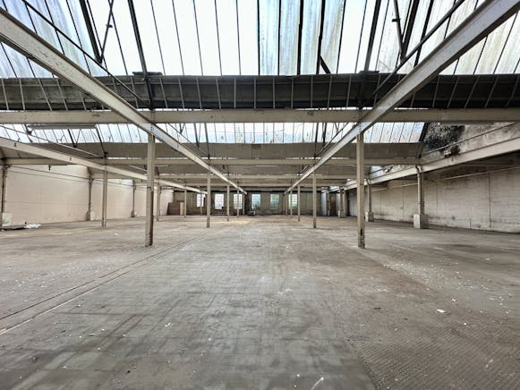 Unit 11a Britannia Estate, Luton, Industrial To Let - 2.JPG