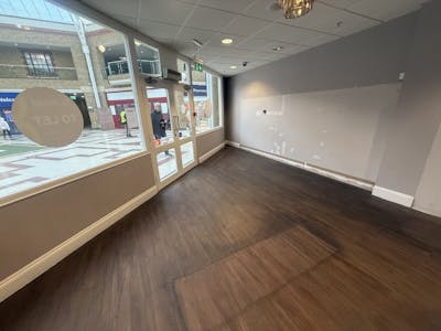 21 Market Place, Burgess Hill, Leisure / Restaurant / Cafe / Retail / High Street Retail / Retail - In Town / Shopping Centre To Let - IMG_6884.jpg