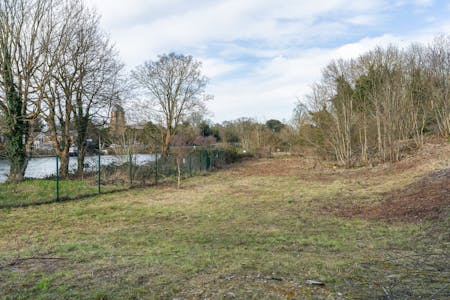 Sunbury Lock Island Boatyard, Towpath, Walton-on-Thames, Land / New Build / Marine To Let - Sunbury Lock Boatyard 7.jpg