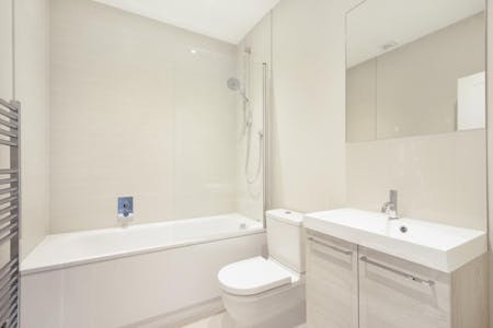 Putney High Street, London, Residential Flat To Let - Bathroom