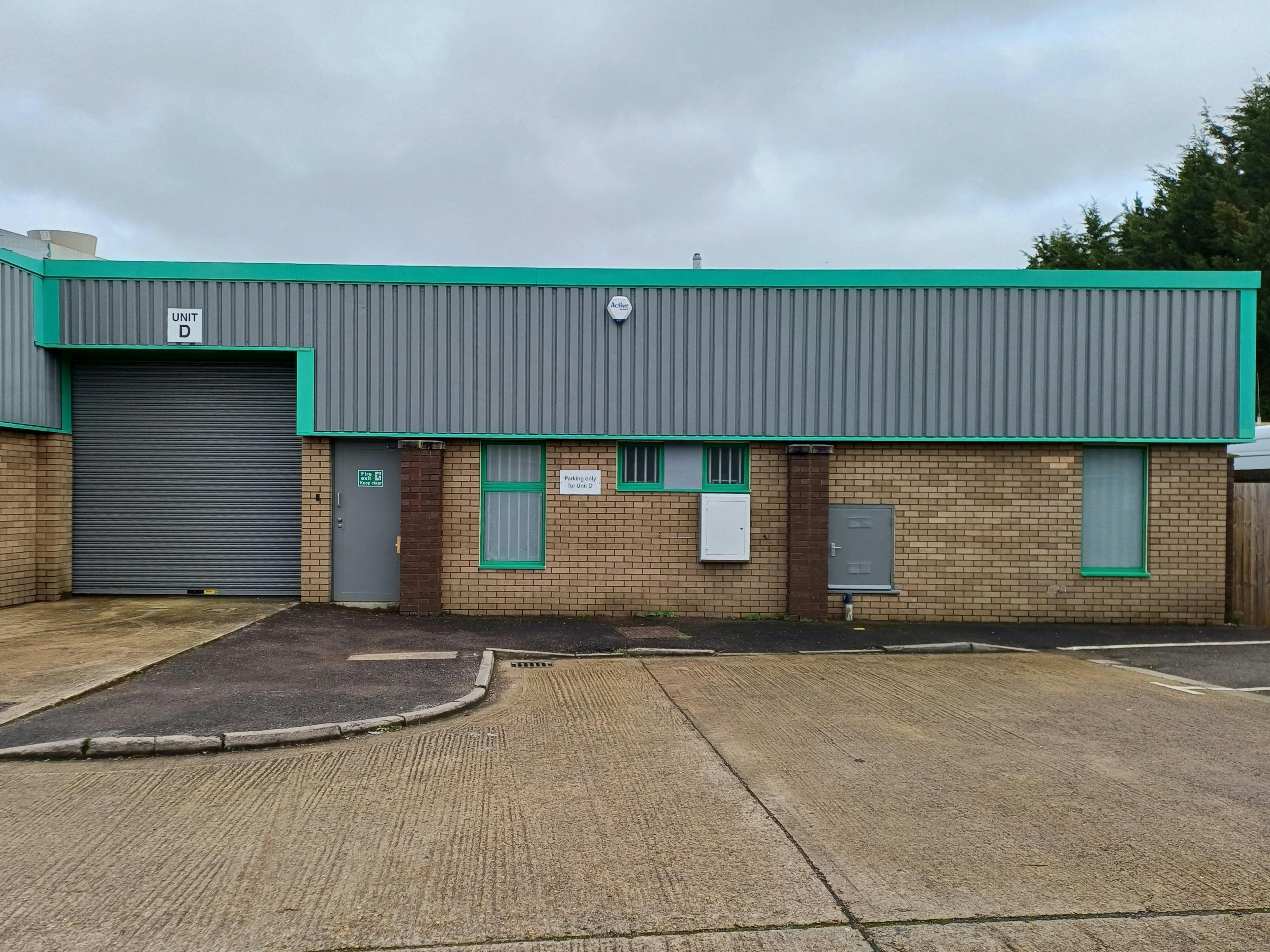 Unit D, Gladstone Industrial Estate, Maidenhead, Industrial To Let - unit d glad stone external photo .jpg