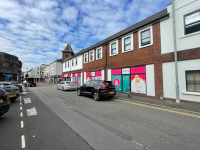 46 Wind Street, Neath-Port Talbot, Retail / Retail - In Town To Let - IMG_1645.jpeg