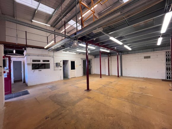 Unit 10 The Business Centre Corinium Industrial Estate, Amersham,, Industrial To Let - WhatsApp Image 20250707 at 122056_f17a3b06.jpg
