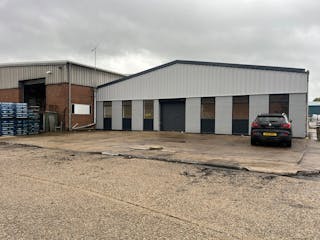 Units 1-4 The Point, Aylesbury, Industrial To Let - 20251023_082637021_iOS.jpg