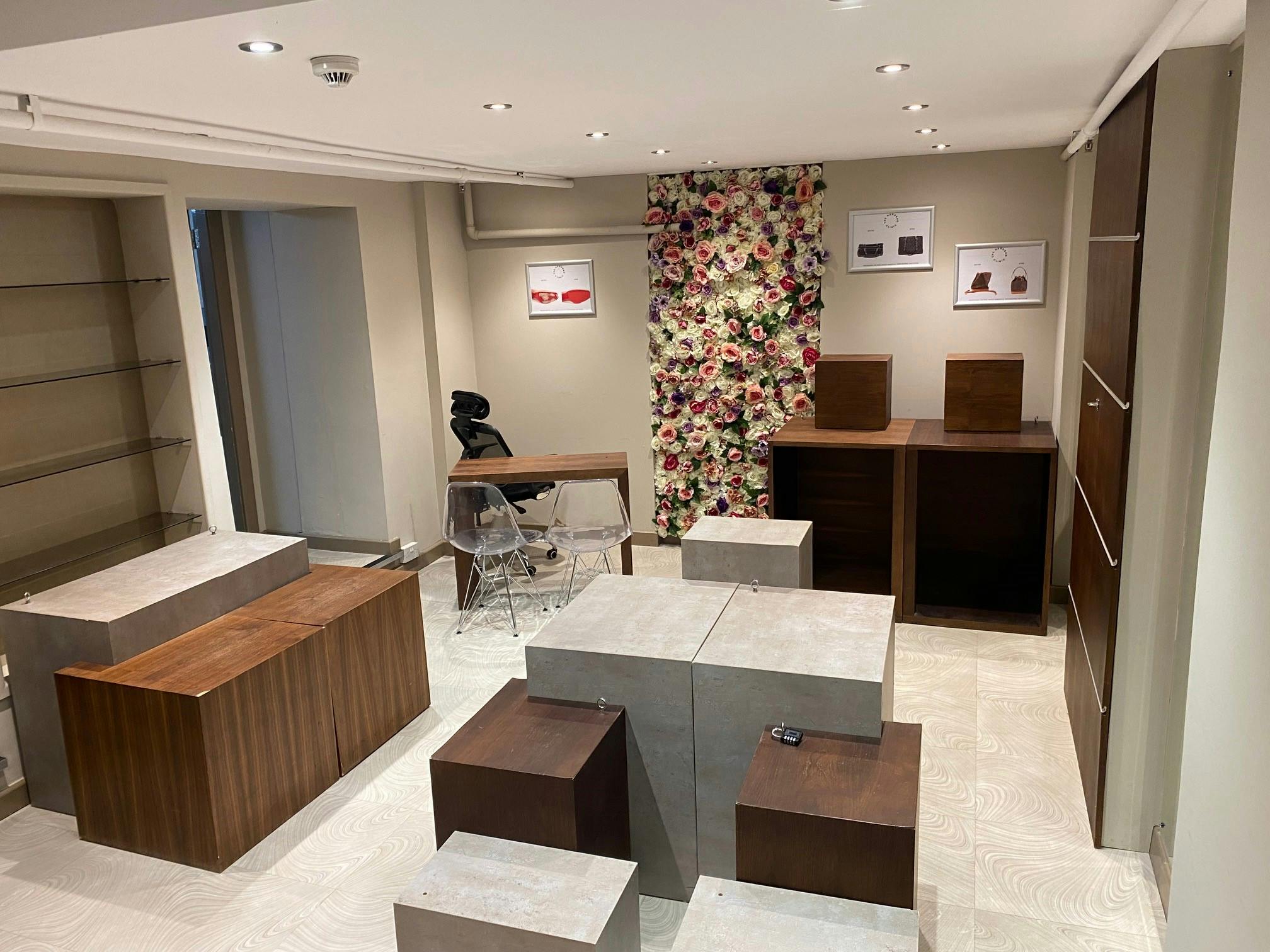 12 Queens Arcade, Leeds, West Yorkshire, LS1 6LF